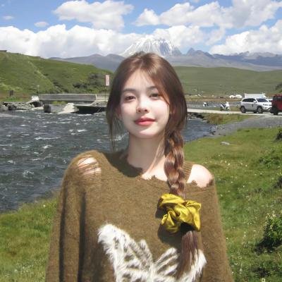 穿风信子蓝的少女